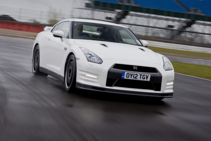  Nissan GT-R Track Pack 2012 года  (UK) (фото 1 из 20)